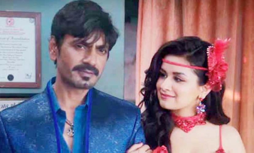 ২১ বছরের তরুণীকে চুমু খেয়ে বিপাকে নওয়াজ! ২১ বছরের তরুণীকে চুমু খেয়ে বিপাকে নওয়াজ!