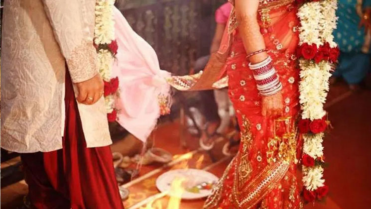 নিজের স্ত্রী কে প্রেমিকের সাথে বিয়ে দিলেন স্বামী - the Bengali Times নিজের স্ত্রী কে প্রেমিকের সাথে বিয়ে দিলেন স্বামী - the Bengali Times