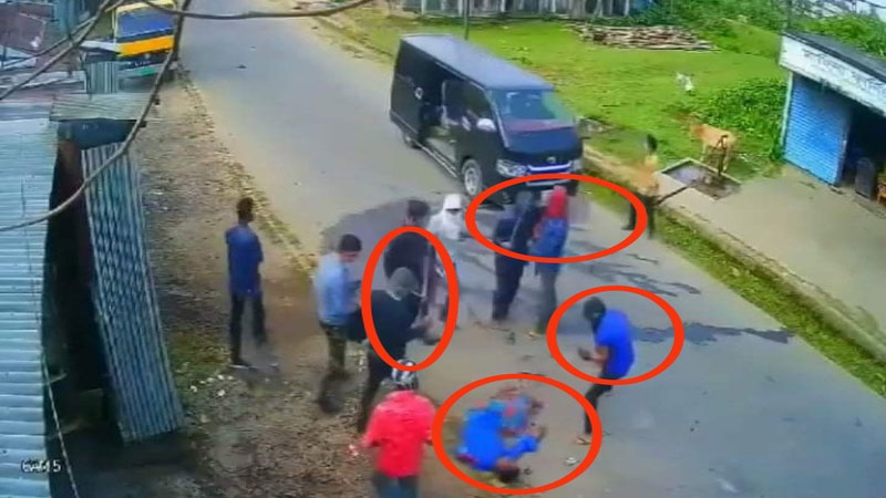 ব্যবসায়ীকে কুপিয়ে হত্যা, ফেসবুকে সিসিটিভির ফুটেজ - the Bengali Times