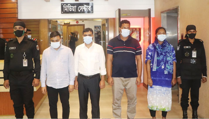 টাকা ফেরত চাইলে গ্রাহককে টর্চার সেলে করা হতো নির্যাতন - the Bengali Times