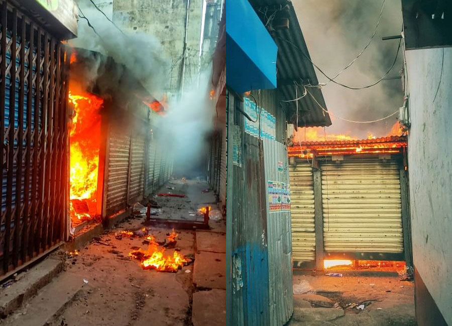 নরসিংদীর বৃহৎ কাপড়ের হাটে অগ্নিকাণ্ড, ৩০ দোকান পুড়ে ছাই - the Bengali Times