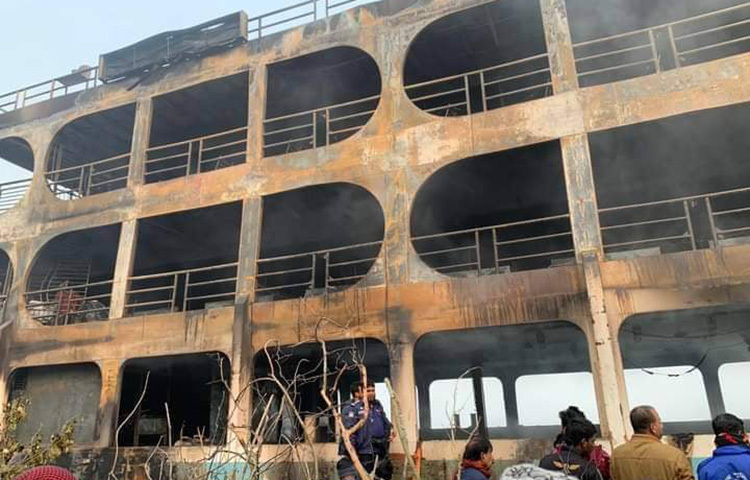 লঞ্চের মালিক-মাস্টারসহ ৮ জনের বিরুদ্ধে গ্রেপ্তারি পরোয়ানা - the Bengali Times