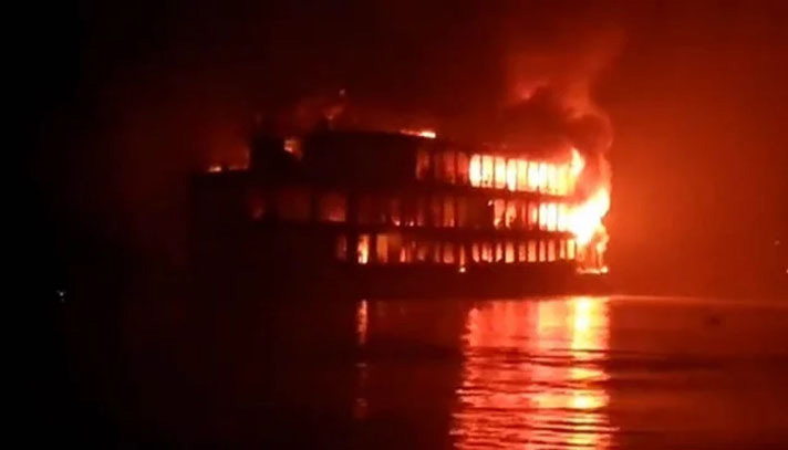 সুগন্ধায় ভেসে উঠল মায়ের লাশ, সন্তানদের পাশেই দাফন - the Bengali Times