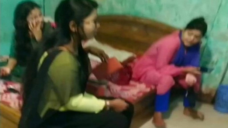 কক্সবাজারে কটেজে অভিযানে পতিতা, খদ্দেরসহ ৮ জন ধরা - the Bengali Times