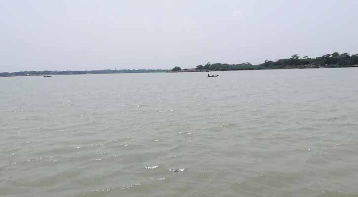 গজারিয়া নদীতে ট্রলারডুবি, মা-মেয়ের লাশ উদ্ধার - the Bengali Times
