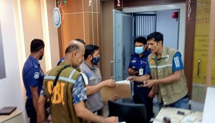 চাঁদপুরে ব্যাংকের ভোল্ট খুলে ২৭ লক্ষ টাকা চুরি - the Bengali Times