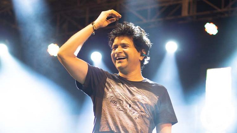 আলোগুলো নিভিয়ে দাও, মঞ্চেই বলে ওঠেন কেকে - the Bengali Times আলোগুলো নিভিয়ে দাও, মঞ্চেই বলে ওঠেন কেকে - the Bengali Times