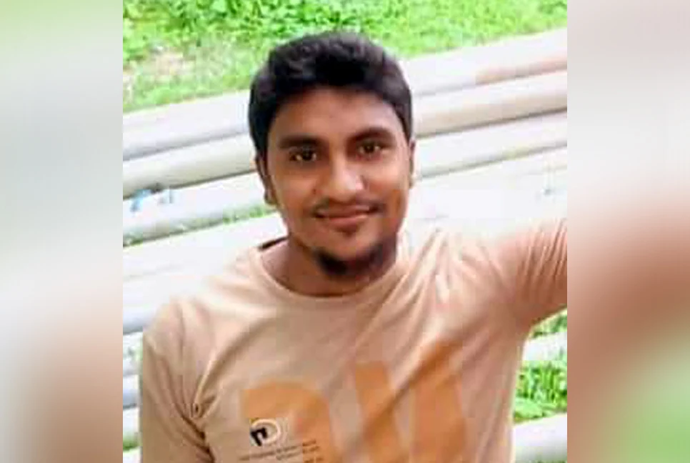 সমুদ্রে কলাগাছ ধরে ভেসে ছিলেন ২৪ ঘণ্টা, অতঃপর… - the Bengali Times