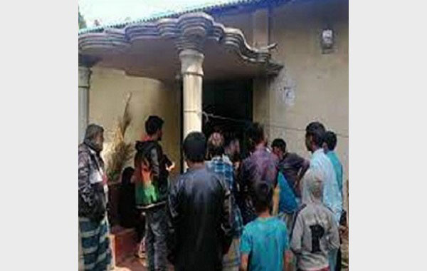 প্রবাসীর স্ত্রীকে খাটের সঙ্গে বেঁধে দুই দুর্বৃত্ত যা করল - the Bengali Times