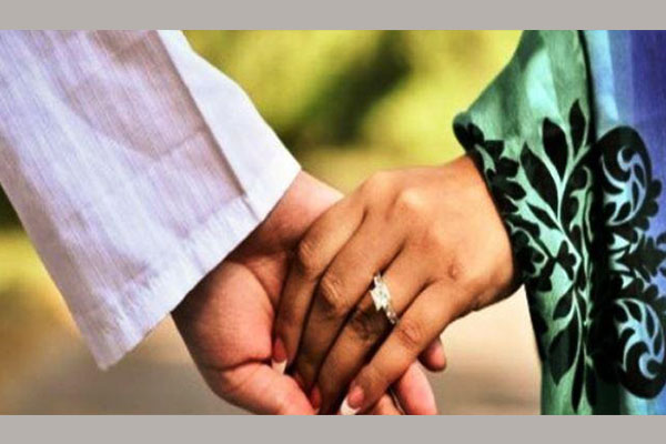 ছেলের বউ নিয়ে লাপাত্তা শ্বশুর, সন্ধান দিলে পুরস্কার দেবেন শাশুড়ি - the Bengali Times