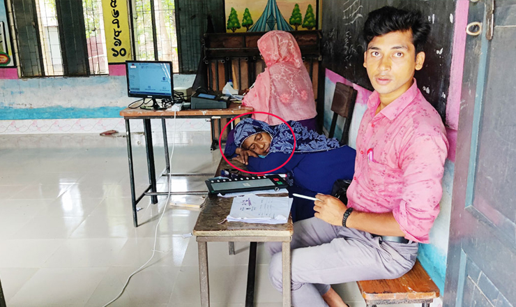 দু ঘণ্টায় মাত্র ১ টি ভোট, ঘুমিয়ে গেলেন পোলিং অফিসার - the Bengali Times