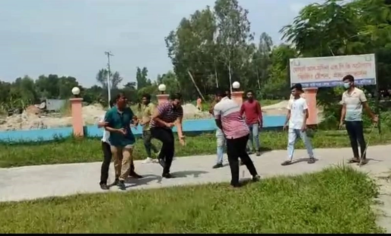 বিএনপির মিছিলে ছাত্রলীগ-যুবলীগের হামলা, আহত অর্ধশত - the Bengali Times