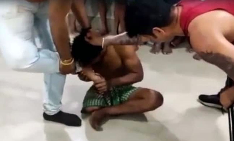 প্রতিবন্ধীকে জোরপূর্বক পা চাটানোর ভিডিও ভাইরাল - the Bengali Times