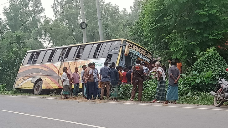 যাত্রীবেশে ডাকাতি, তিন ঘণ্টা বাস আটকে রেখে যাত্রীকে ধর্ষণ - the Bengali Times