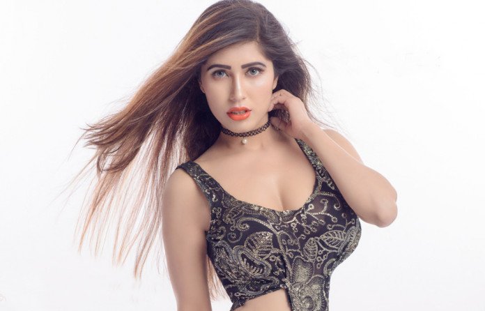 Naila Nayem : ডাবের দাম বেশি, স্যালাইনেই তৃপ্ত নায়লা নাঈম - the Bengali Times