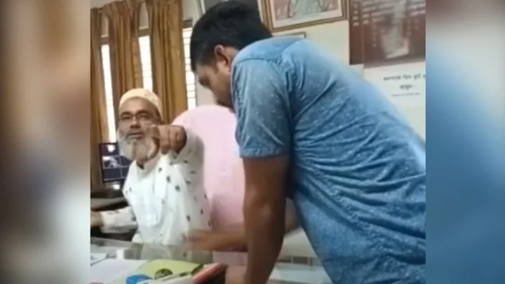 পল্লী বিদ্যুতের ডিজিএমের ‘ঘুষ’ নেওয়ার ভিডিও ভাইরাল - the Bengali Times