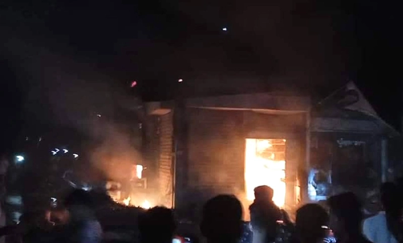 গৌরীপুরে কলেজছাত্রকে ছুরিকাঘাতে হত্যা, ব্যবসা প্রতিষ্ঠানে আগুন - the Bengali Times