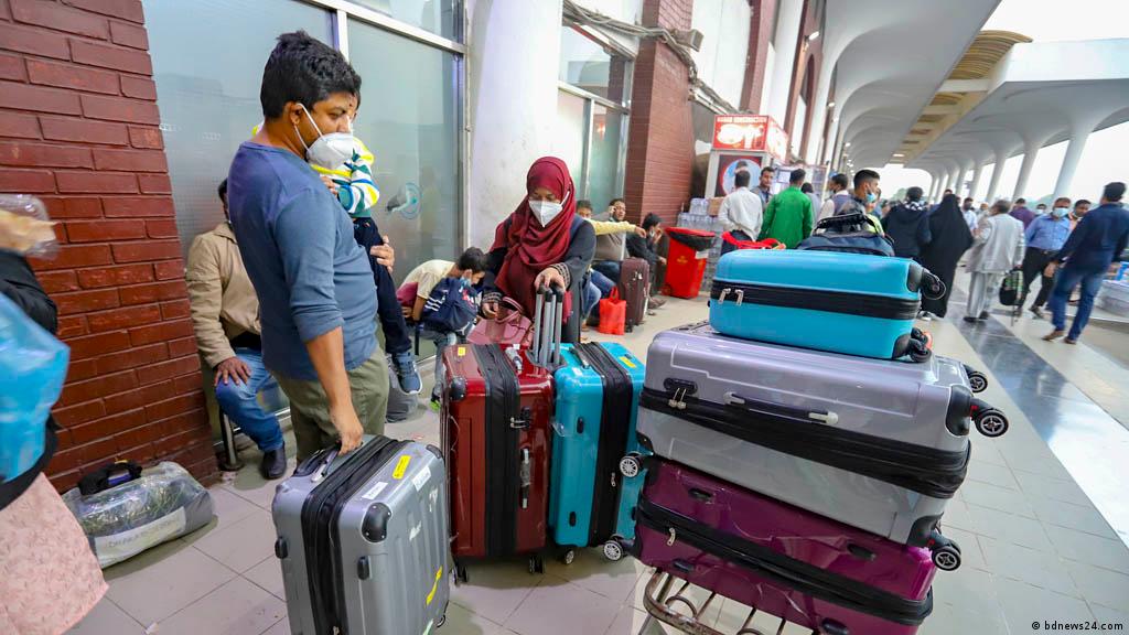 বিমানবন্দরে প্রবাসীদের এ কেমন অভ্যর্থনা!, পদে পদে ভোগান্তি - the Bengali Times