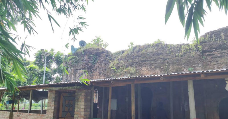 রক্ষণাবেক্ষণ ও সংস্কারের অভাবে ধবংসের দ্বারপ্রান্তে আওকরা মসজিদ - the Bengali Times