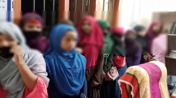 প্রতারণা করে ভোটার হতে গিয়ে ধরা খেল ১২ কিশোরী - the Bengali Times