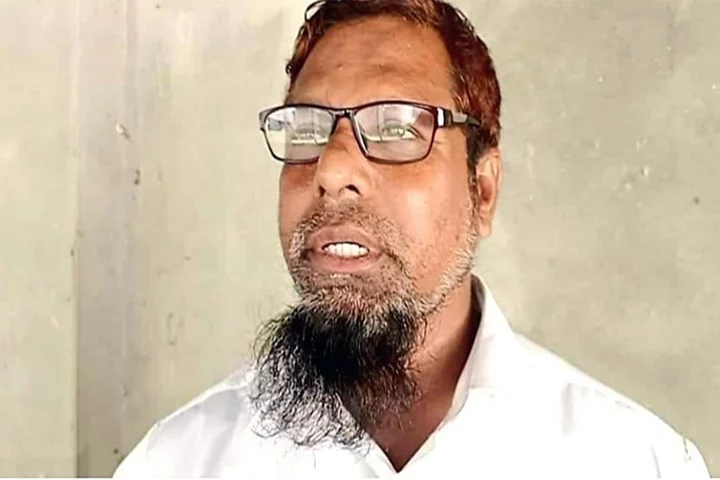 শিক্ষকের চেয়ারে সুপার গ্লু লাগিয়ে বসান শিক্ষার্থীরা, পরদিন পেটান অভিভাবকরা - the Bengali Times শিক্ষকের চেয়ারে সুপার গ্লু লাগিয়ে বসান শিক্ষার্থীরা, পরদিন পেটান অভিভাবকরা - the Bengali Times