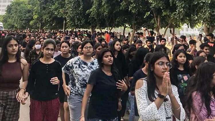 ৬০ ছাত্রীর গোসলের ভিডিও ফাঁস, বেরিয়ে এলো চাঞ্চল্যকর তথ্য - the Bengali Times ৬০ ছাত্রীর গোসলের ভিডিও ফাঁস, বেরিয়ে এলো চাঞ্চল্যকর তথ্য - the Bengali Times