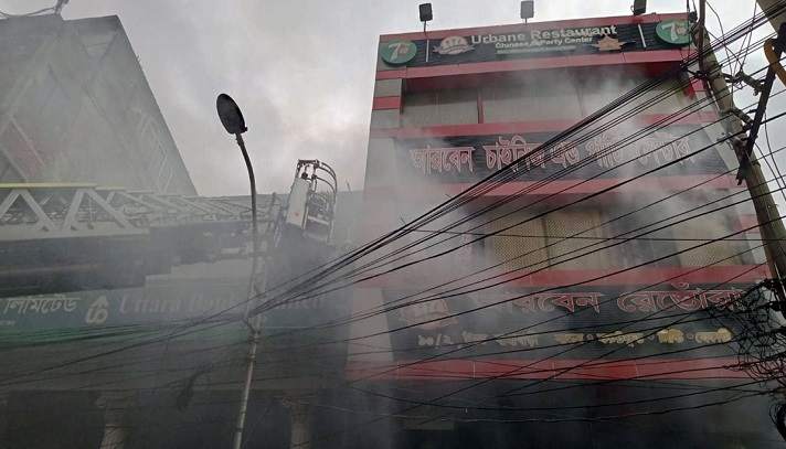 যাত্রাবাড়ীতে রেস্তোরাঁয় ভয়াবহ আগুন, নিয়ন্ত্রণে ১০ ইউনিট - the Bengali Times