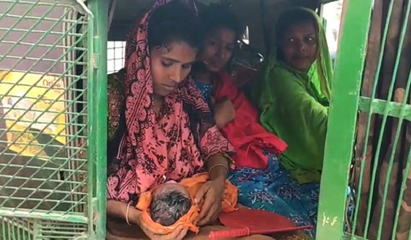 মারা গেছে বলে ফিরিয়ে দেয় হাসপাতাল, পরে অটোরিকশায় সন্তান প্রসব - the Bengali Times