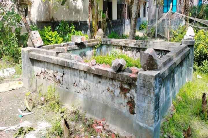 জমিজমা সংক্রান্ত বিরোধ, বাবার কবরের প্রাচীর ভাঙচুর করলেন ছেলে - the Bengali Times