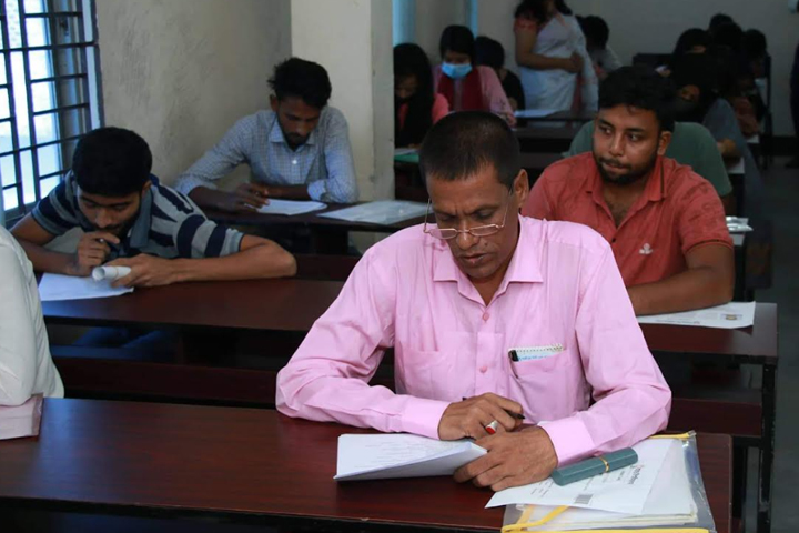 অবশেষে বিশ্ববিদ্যালয়ে চান্স পেল ৫৫ বছর বয়সী সেই বেলায়েত - the Bengali Times