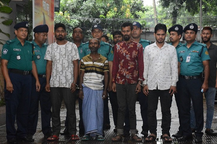 সবজি বিক্রেতা সেজে বাসা টার্গেট, পরে গ্রিল কেটে চুরি - the Bengali Times