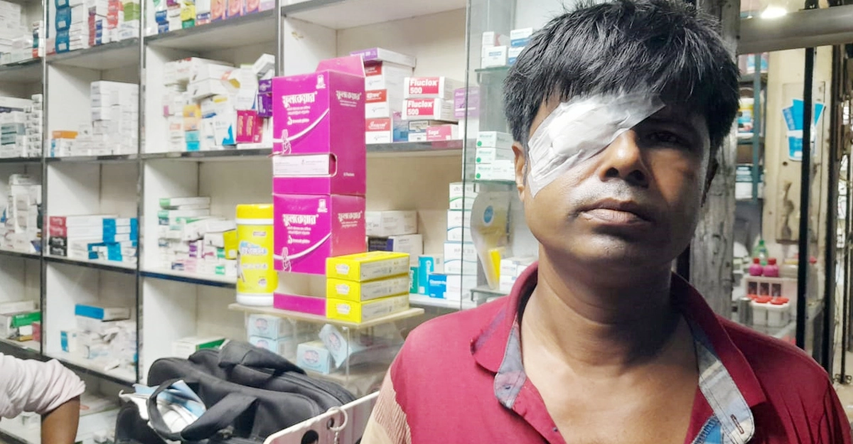 নার্সারি শ্রমিকের চোখে আঙুল ঢুকিয়ে দিলেন ইউপি সদস্য - the Bengali Times