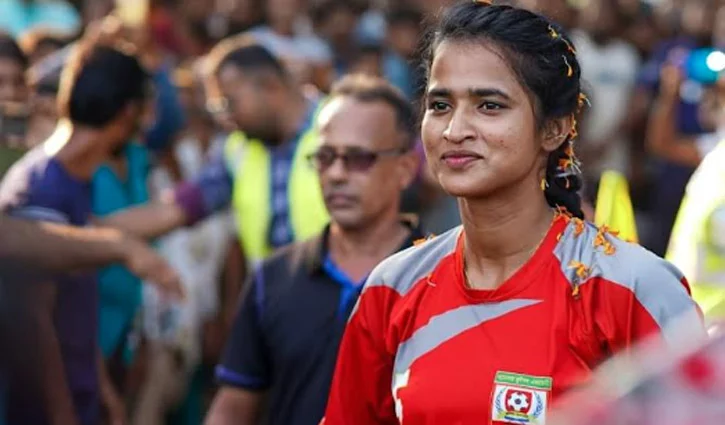 সাফজয়ী ডিফেন্ডার মাসুরা সাতক্ষীরায়, খেললেন চ্যারিটি ম্যাচ - the Bengali Times