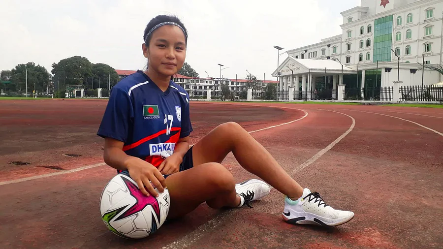 Ritu Porna Chakma: ছাদখোলা বাসে চোট পেলেন ঋতুপর্ণা চাকমা, কপালে তিনটি সেলাই লাগলো - the Bengali Times