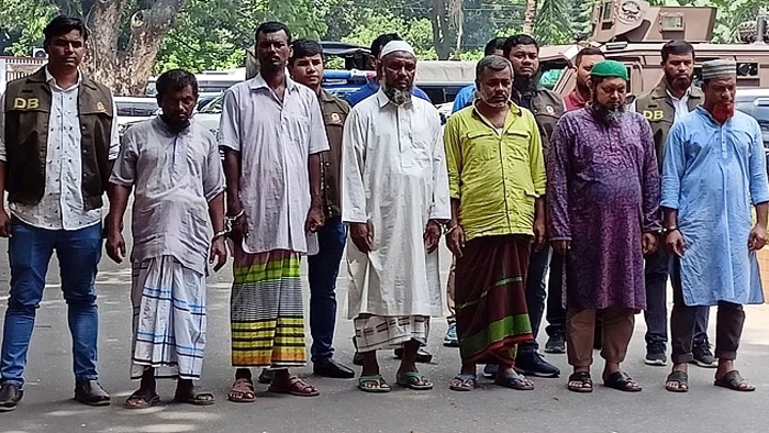 ৫০ বছর ধরে চুরি, অবশেষে ধরা পড়ল চোর চক্র - the Bengali Times ৫০ বছর ধরে চুরি, অবশেষে ধরা পড়ল চোর চক্র - the Bengali Times