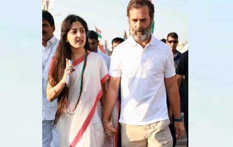 রাহুল গান্ধীর হাত ধরে হাঁটা অভিনেত্রী পুনমের ছবি ভাইরাল! - the Bengali Times