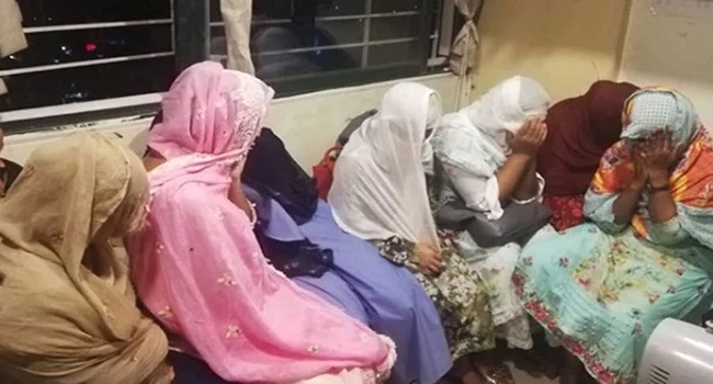 গুলশানে স্পা সেন্টারে ‘অনৈতিক কার্যকলাপ’, নারীসহ আটক ২৫ - the Bengali Times গুলশানে স্পা সেন্টারে ‘অনৈতিক কার্যকলাপ’, নারীসহ আটক ২৫ - the Bengali Times
