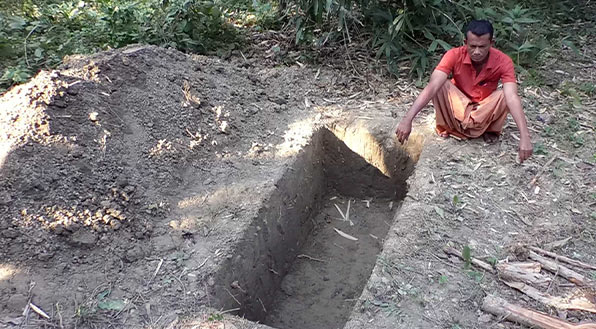নিজের জন্য কবর খুঁড়ে আত্মহত্যার হুমকি সাবেক ইউপি সদস্যের! - the Bengali Times