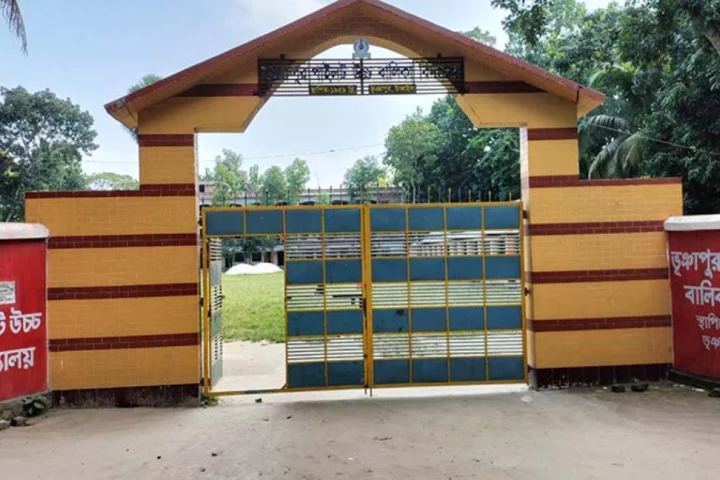 গভীর রাতে স্কুলে প্রশ্ন চুরি করতে গিয়ে ধরা পড়ল ছাত্রী - the Bengali Times