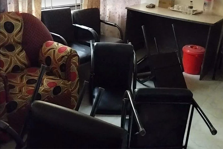 টিআর-কাবিখার ভাগাভাগি নিয়ে উপজেলা চেয়ারম্যান ও ভাইস চেয়ারম্যানের মারামারি - the Bengali Times