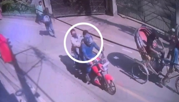 জঙ্গি ছিনিয়ে নেওয়ার মামলায় এক আসামির আত্মসমর্পণ - the Bengali Times জঙ্গি ছিনিয়ে নেওয়ার মামলায় এক আসামির আত্মসমর্পণ - the Bengali Times