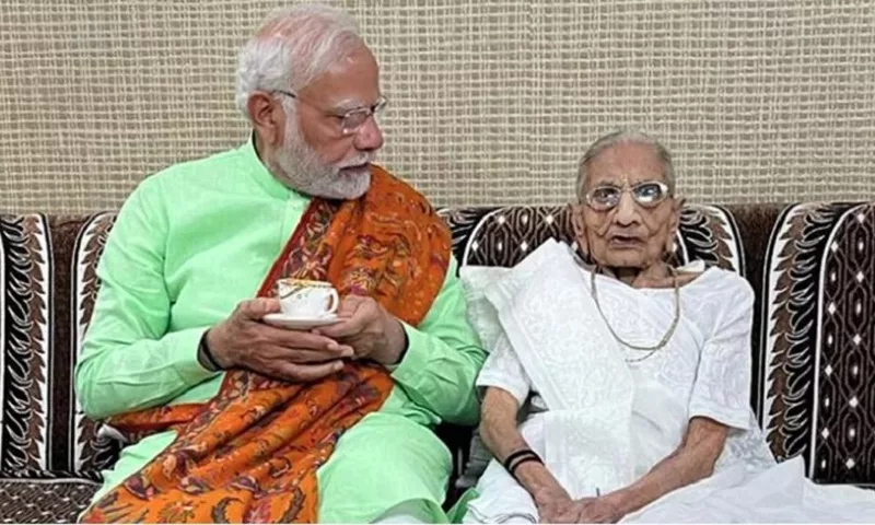 ভারতের প্রধানমন্ত্রী নরেন্দ্র মোদির মা আর নেই - the Bengali Times