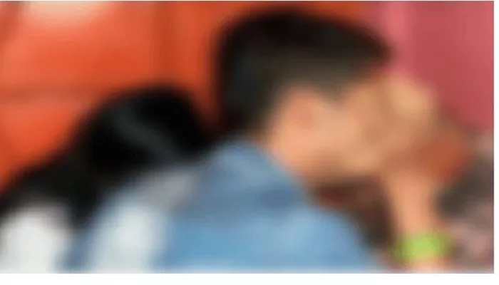 বিদ্যালয় কক্ষে আপত্তিকর অবস্থায় ধরা শিক্ষক-শিক্ষিকা, অতঃপর… - the Bengali Times বিদ্যালয় কক্ষে আপত্তিকর অবস্থায় ধরা শিক্ষক-শিক্ষিকা, অতঃপর… - the Bengali Times