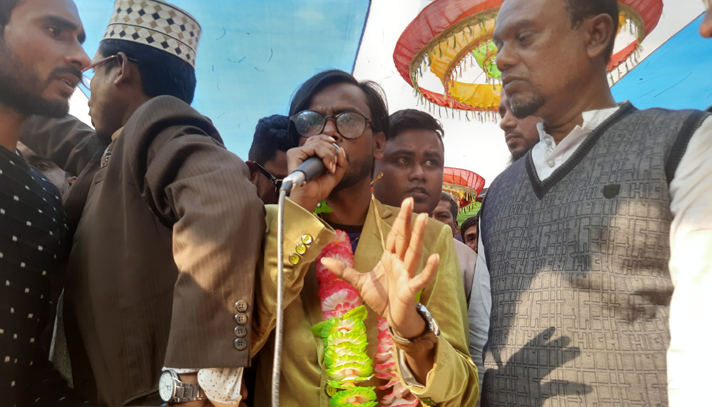 উপহার পাওয়া গাড়িতে বিনামূল্যে লাশ বহন করবেন হিরো আলম - the Bengali Times