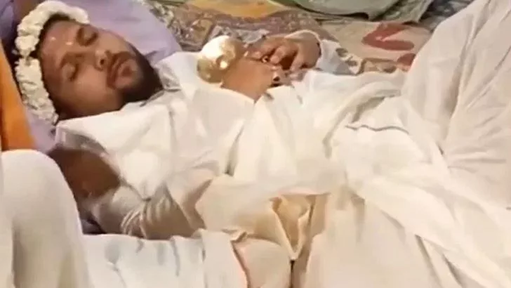 অনুষ্ঠানে ঘুমিয়ে পড়লেন মাতাল বর, যে কাণ্ড ঘটালেন কনে - the Bengali Times অনুষ্ঠানে ঘুমিয়ে পড়লেন মাতাল বর, যে কাণ্ড ঘটালেন কনে - the Bengali Times