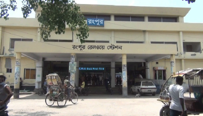 স্টেশনে প্রকাশ্যে নিজের গলা কাটলেন নারী! - the Bengali Times