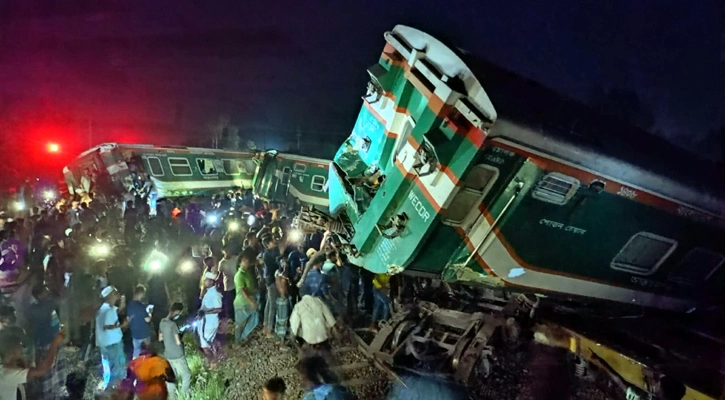 মালগাড়িকে ধাক্কা দিয়ে দুমড়ে মুচড়ে ছিটকে গেল ট্রেন, আহত ৪০ - the Bengali Times