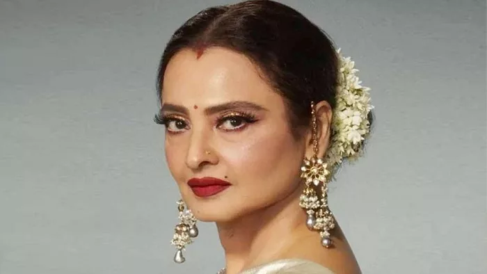 কী হয়েছে রেখার? - the Bengali Times কী হয়েছে রেখার? - the Bengali Times