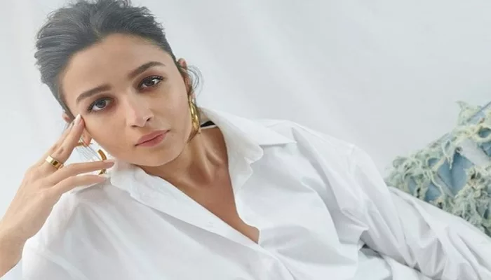 বিবাহবহির্ভূত সম্পর্ক অন্যায় কিছু না: আলিয়া ভাট - the Bengali Times বিবাহবহির্ভূত সম্পর্ক অন্যায় কিছু না: আলিয়া ভাট - the Bengali Times