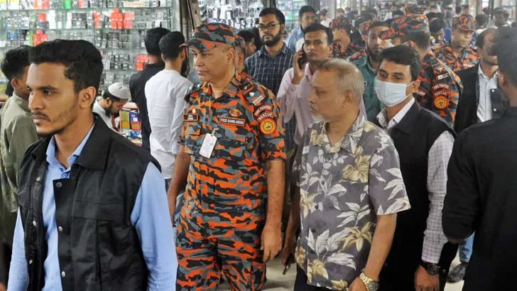 রাজধানীর ৯ মার্কেট ভয়াবহ অগ্নিঝুঁকিতে: ফায়ার সার্ভিস - the Bengali Times